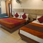 Group Of Cashew Hotels - New Delhi - Nearest Metro Station