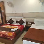 Group Of Cashew Hotels - New Delhi - Nearest Metro Station
