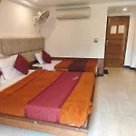 Group Of Cashew Hotels - New Delhi - Nearest Metro Station