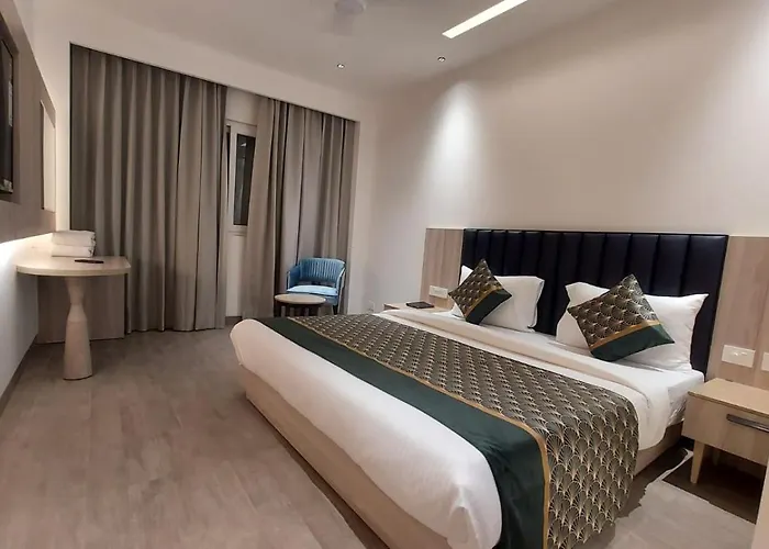 Group Of Cashew Hotels - New Delhi - Nearest Metro Station