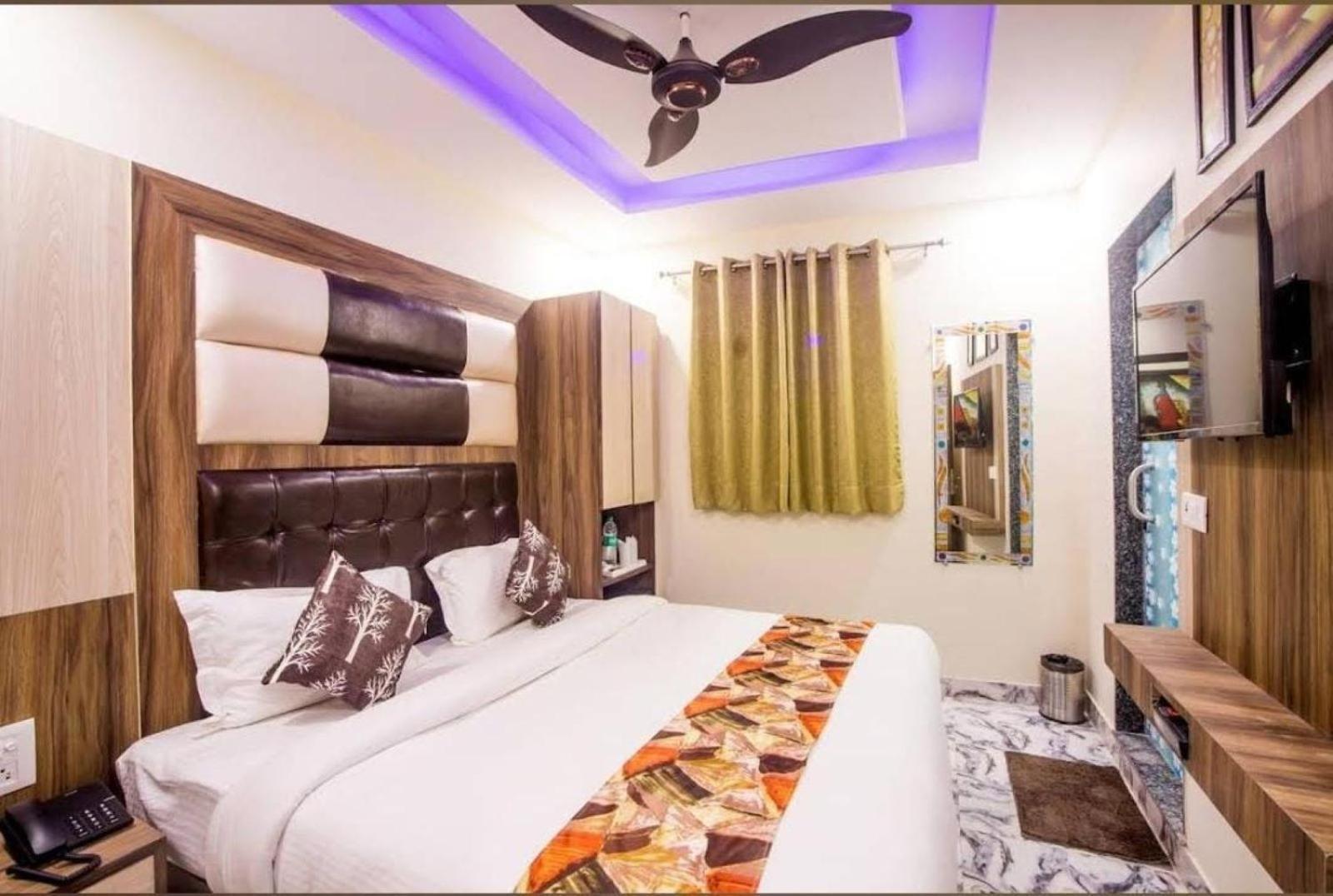 Group Of Cashew - - Nearest Metro Station 4*