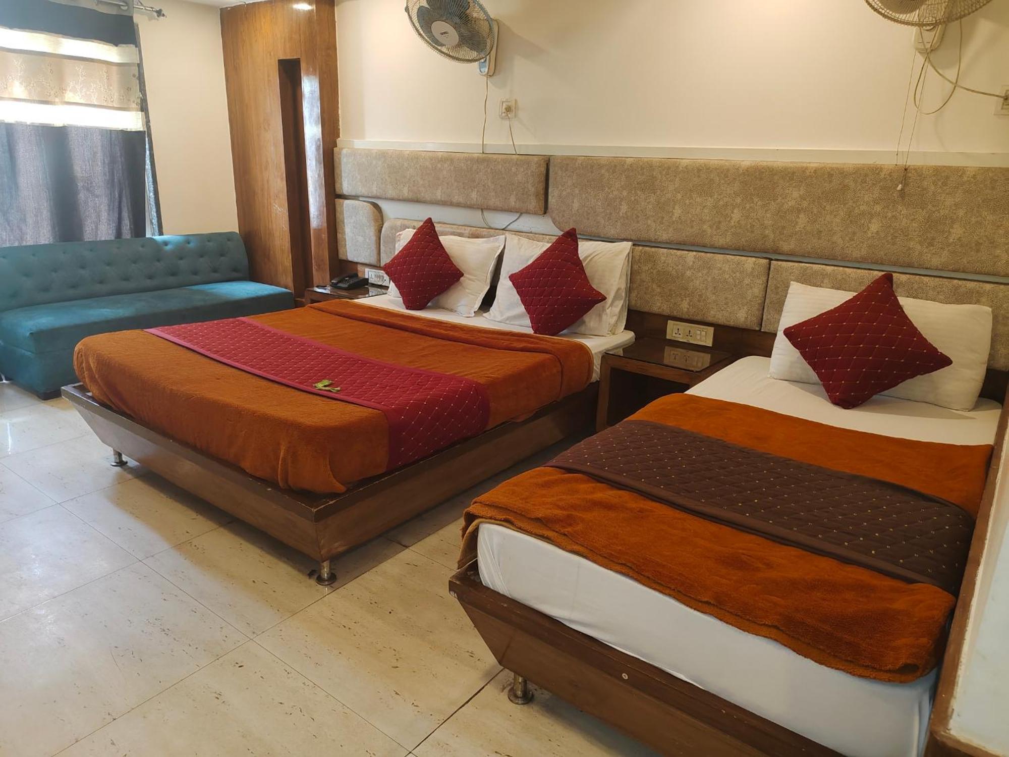 Group Of Cashew - - Nearest Metro Station 4* New Delhi