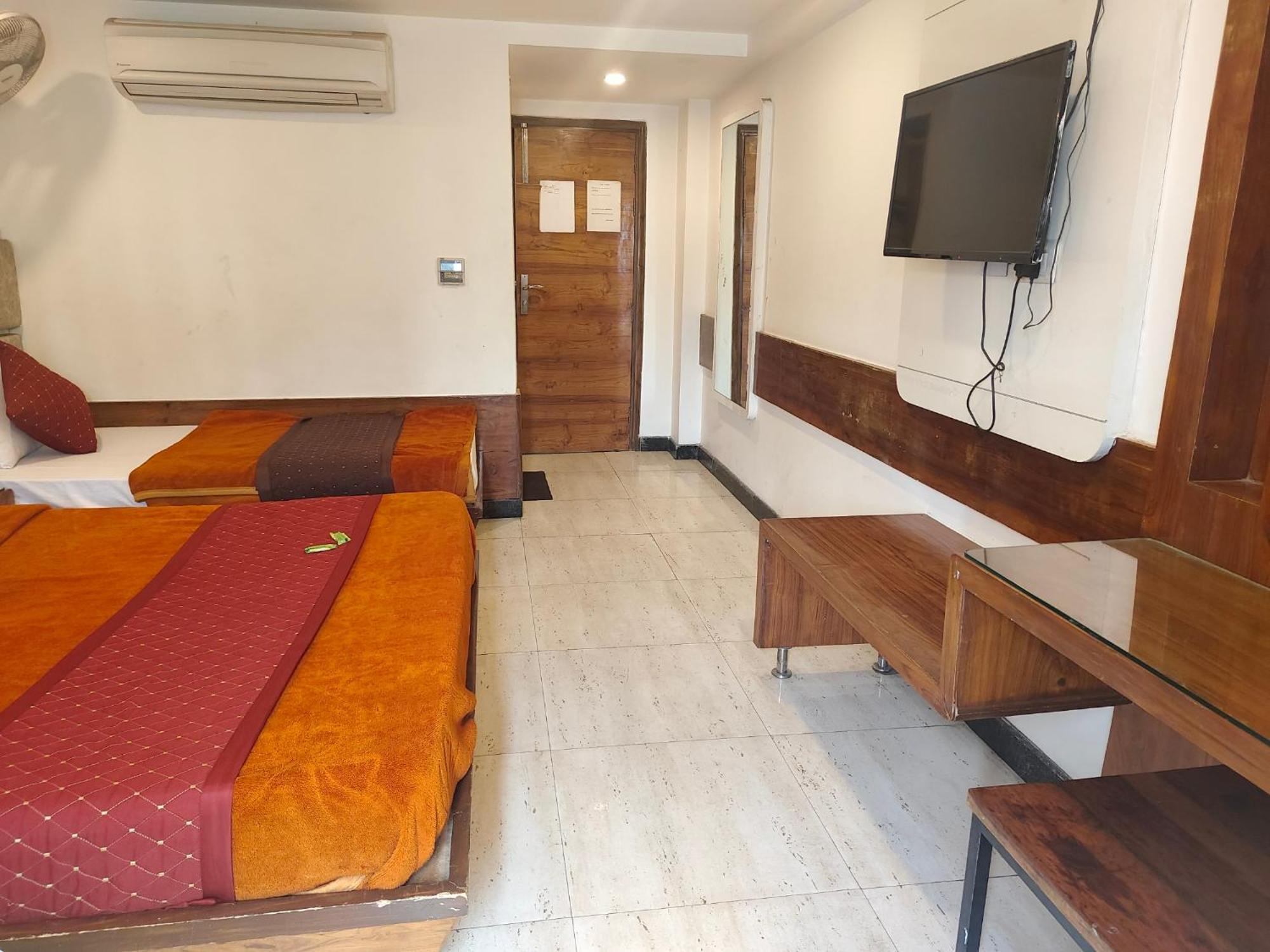 Group Of Cashew - - Nearest Metro Station 4*