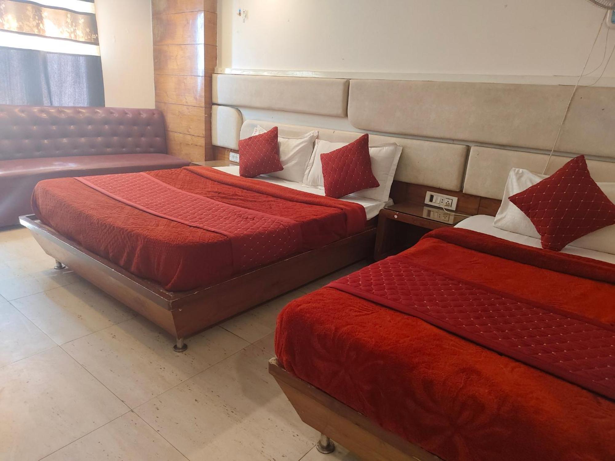 Group Of Cashew - - Nearest Metro Station 4* New Delhi