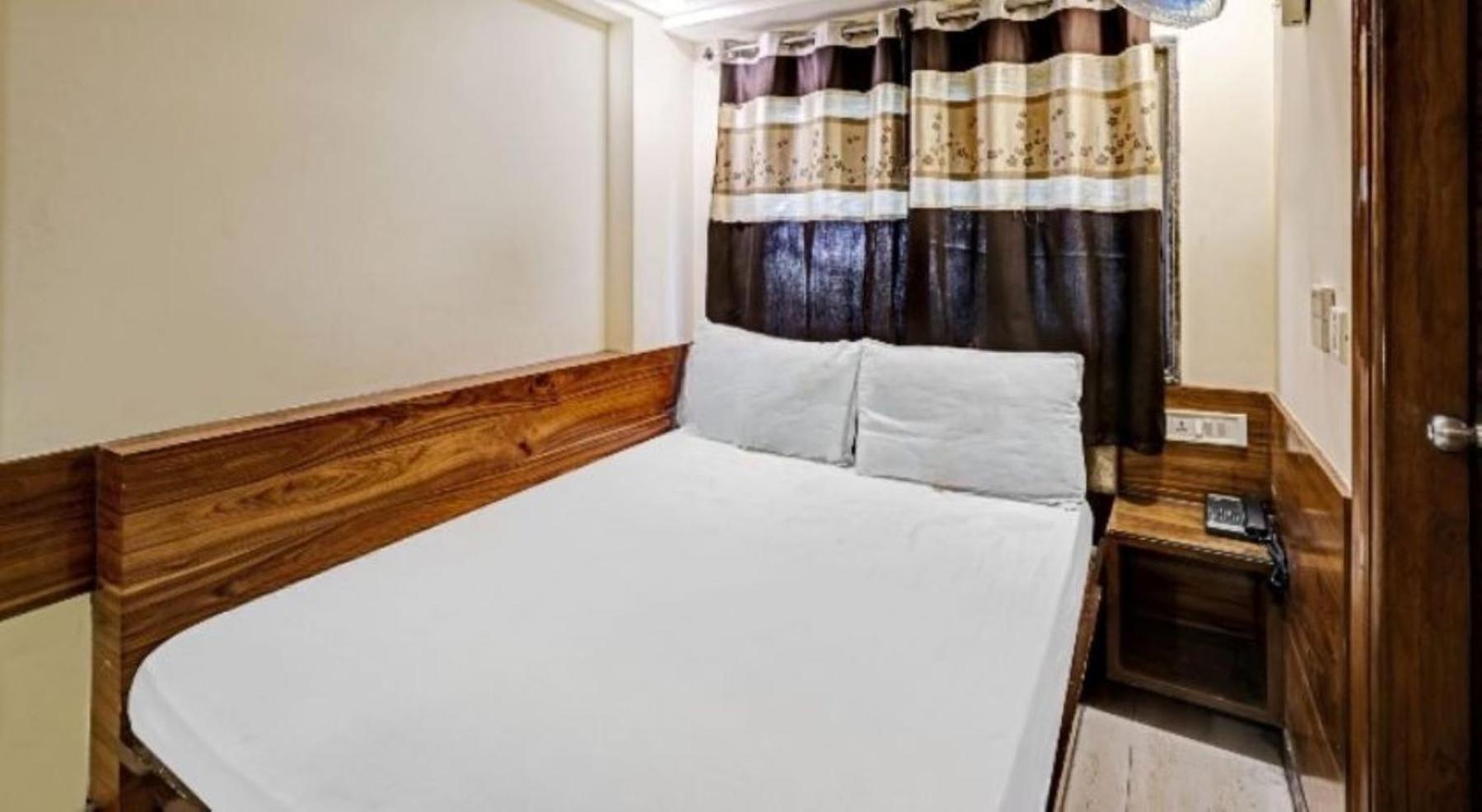 Group Of Cashew - - Nearest Metro Station Hotel