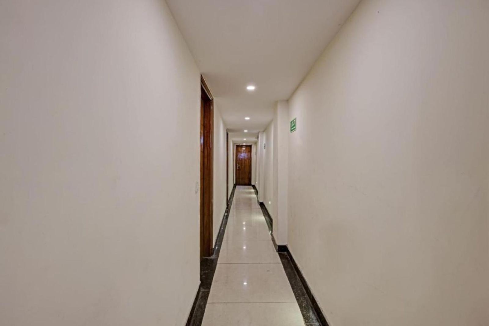 Hotel Group Of Cashew - - Nearest Metro Station 4*